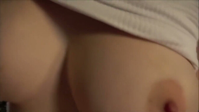 Perfect Girlfriend - Bess Breast - Brunette Girlfriend Bess Breast Shows Off Her Assets / 23.02.2022